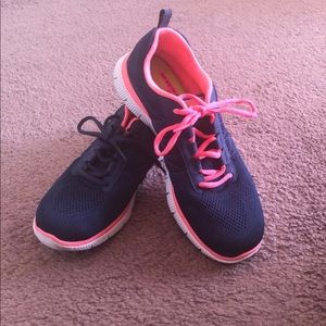 Skechers sketch-knit size 9